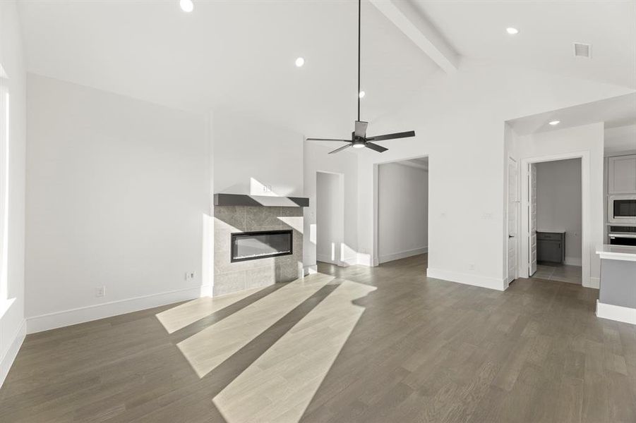 Spacious, unfurnished interior of a new home in Heath Golf and Yacht: Elegante' Series, Heath (Image 25).