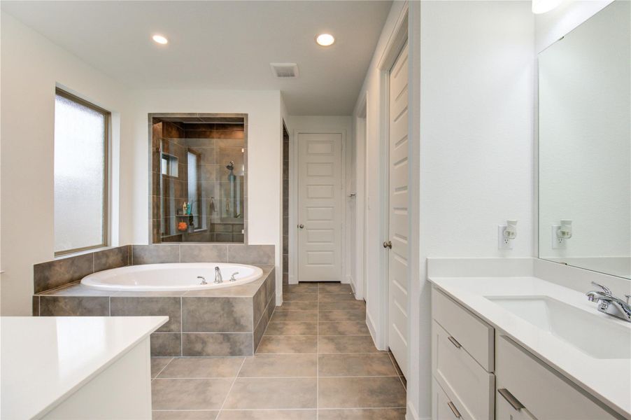 Furnished interior view inside a new home in Cross Creek West 45', Fulshear (Image 7). Furnished interior view inside a new home in Cross Creek West 45', Fulshear (Image 7).