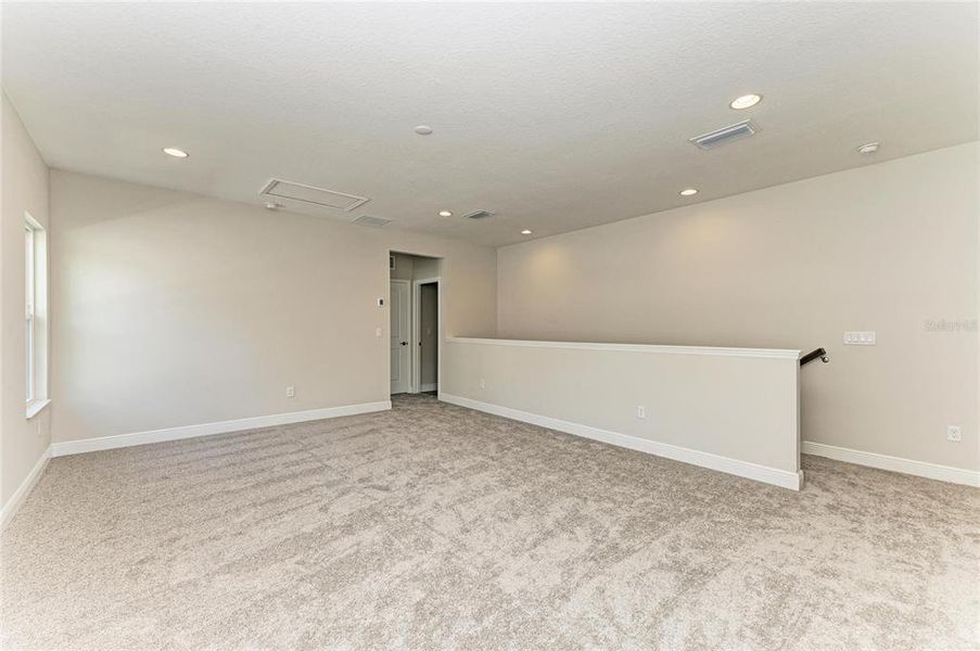 Spacious, unfurnished interior of a new home in Crestwood Estates, Valrico (Image 40).