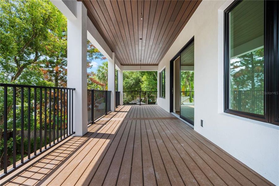Exterior details and patio area of a home in , Orlando (Image 39).