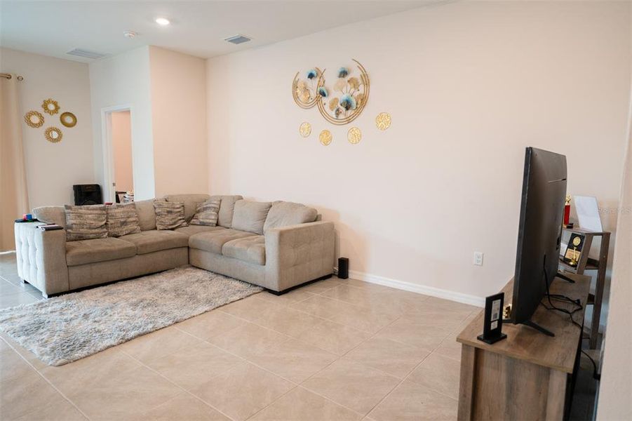 Furnished interior view inside a new home in North Park Isle, Plant City (Image 19).