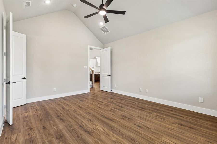 Spacious, unfurnished interior of a new home in Painted Tree Woodland West, McKinney (Image 21).