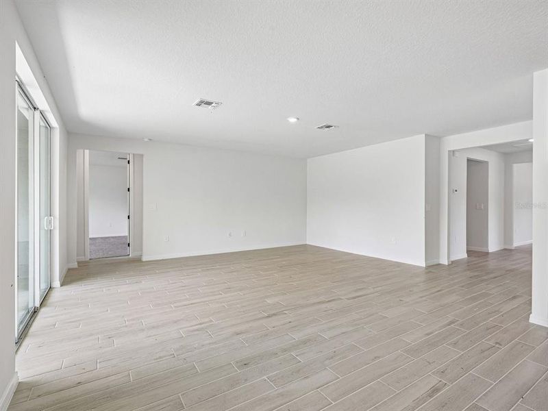 Spacious, unfurnished interior of a new home in Two Rivers - Signature Series, Zephyrhills (Image 18).