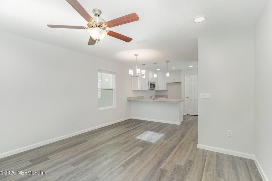 Spacious, unfurnished interior of a new home in , Jacksonville (Image 17).
