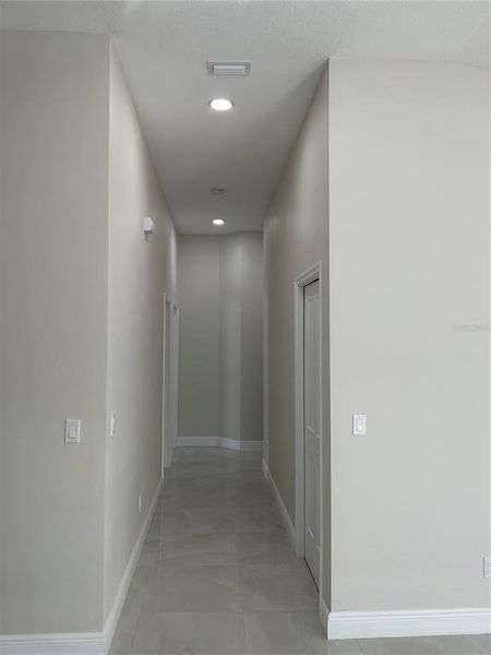 Spacious, unfurnished interior of a new home in , Tampa (Image 28).