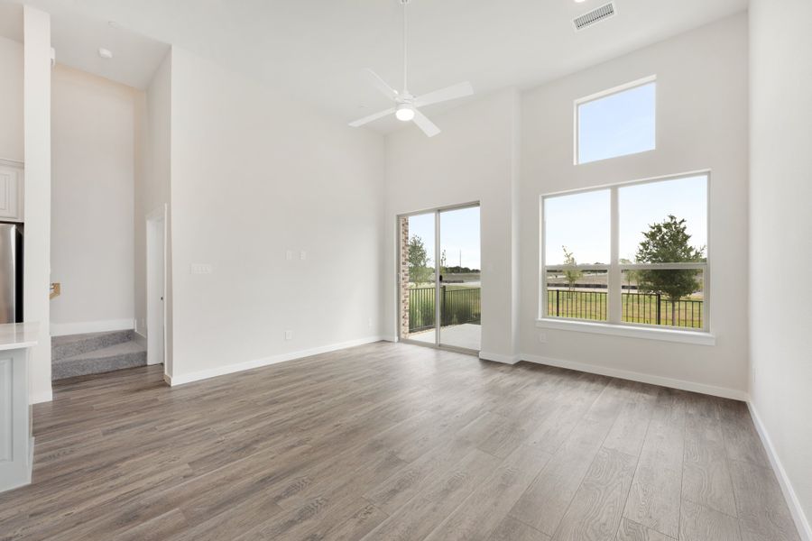 Spacious, unfurnished interior of a new home in Cottonwood Creek, Rowlett (Image 23).