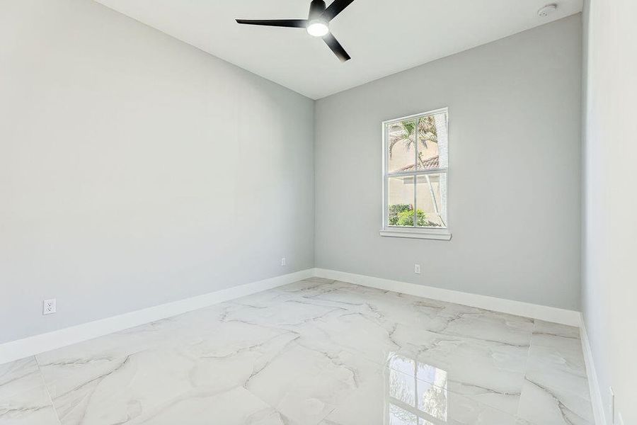 5DM40036_37_38_39_40Interior01