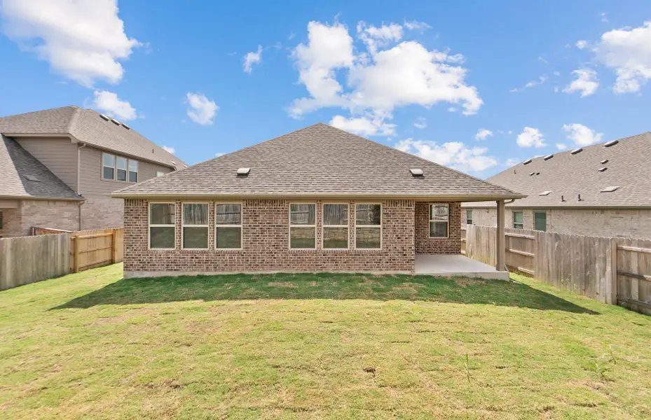 Exterior details and patio area of a home in Crescent Bluff, Georgetown (Image 4).