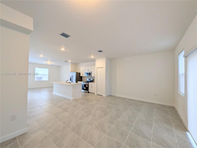Spacious, unfurnished interior of a new home in , Florida City (Image 31).