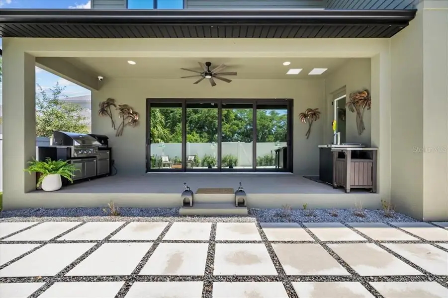 Exterior details and patio area of a home in , Tampa (Image 20).
