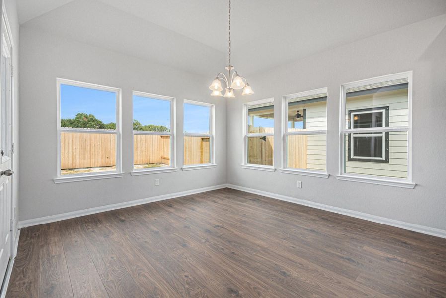 Spacious, unfurnished interior of a new home in , Bay City (Image 24).