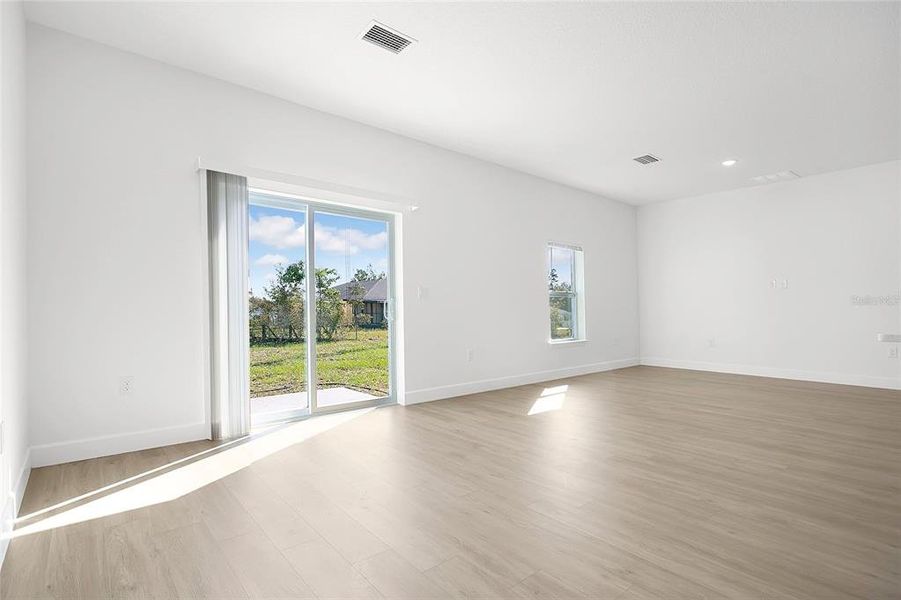 Spacious, unfurnished interior of a new home in , Ocala (Image 23).