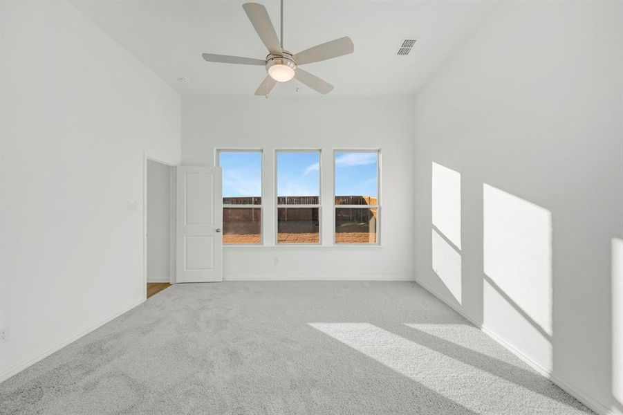 Spacious, unfurnished interior of a new home in Lily Creek at Sutton Fields, Aubrey (Image 28).