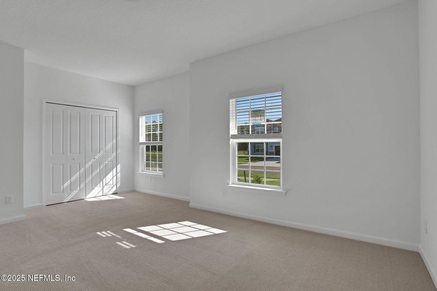 Spacious, unfurnished interior of a new home in Jennings Farm, Middleburg (Image 27).