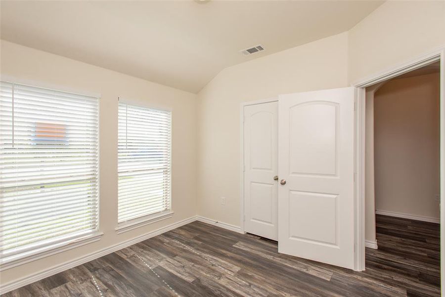 Spacious, unfurnished interior of a new home in , Gun Barrel City (Image 19).