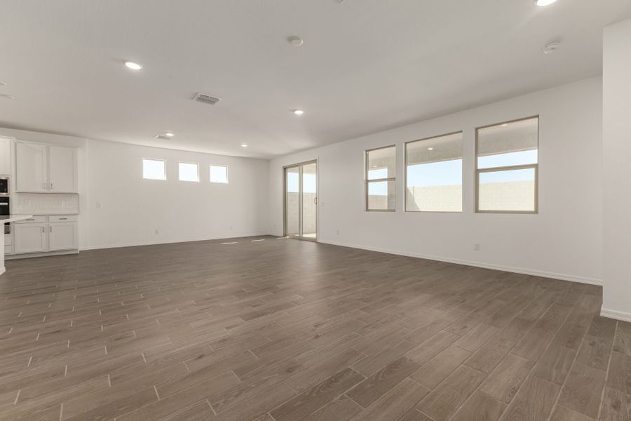 Spacious, unfurnished interior of a new home in Bella Vista Farms, San Tan Valley (Image 8). Spacious, unfurnished interior of a new home in Bella Vista Farms, San Tan Valley (Image 8).
