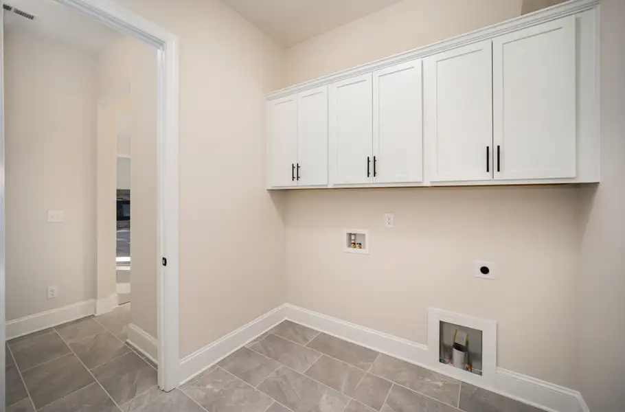 Spacious, unfurnished interior of a new home in Edmunds Farm, Clover (Image 17).