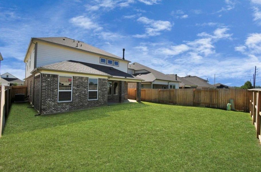 Exterior details and patio area of a home in Telge Ranch, Cypress (Image 23).