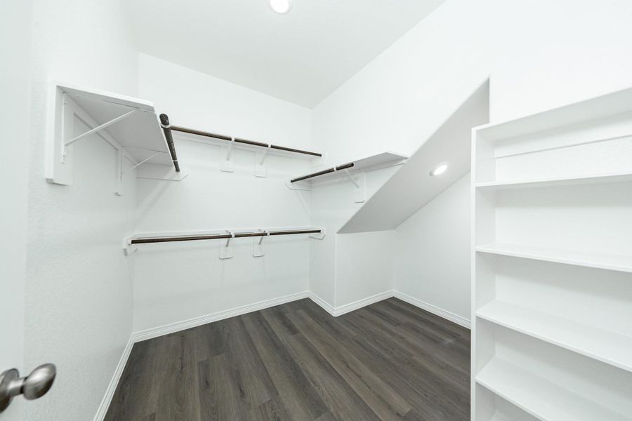 Spacious, unfurnished interior of a new home in Granger Pines, Conroe (Image 14).