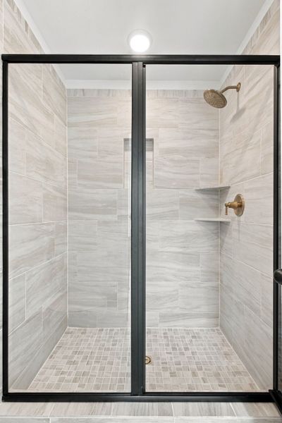 Grayson Primary Bath Walk In Shower