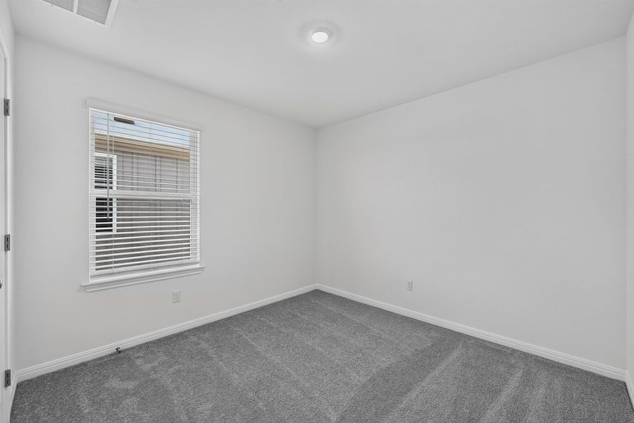 Spacious, unfurnished interior of a new home in Sunfield, Buda (Image 28).