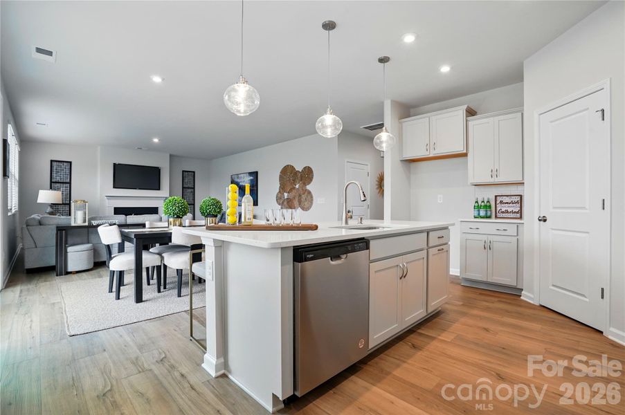 Photos from another completed Cascades for representation only. Eterior elevation/colors and interior finishes may vary.