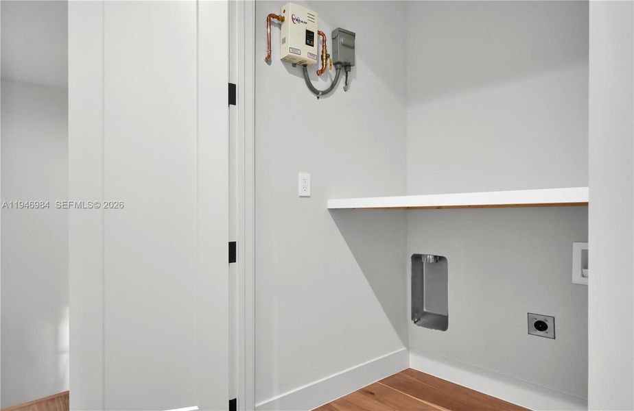 Spacious, unfurnished interior of a new home in , Miami (Image 24).