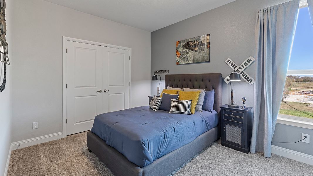 Representative furnished interior of a home built from the Valley spring by D.R. Horton in Lakeview Pointe, Grand Prairie (Image 36).