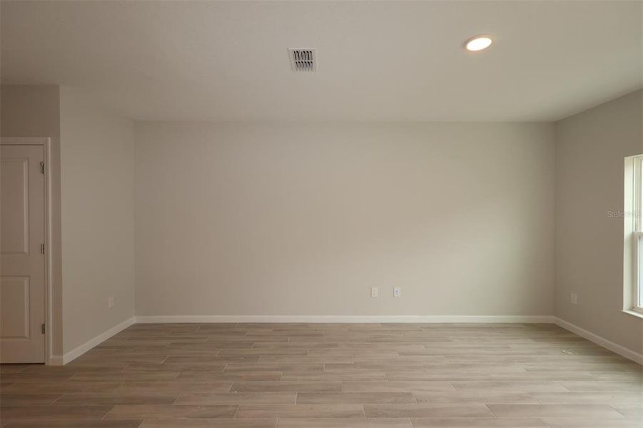 Spacious, unfurnished interior of a new home in Tyson Ranch, Orlando (Image 8). Spacious, unfurnished interior of a new home in Tyson Ranch, Orlando (Image 8).