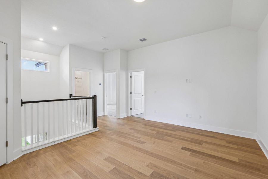 Spacious, unfurnished interior of a new home in Persimmon, Buda (Image 31). Spacious, unfurnished interior of a new home in Persimmon, Buda (Image 31).