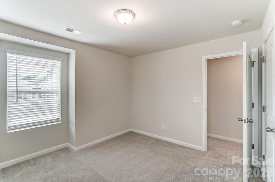 Spacious, unfurnished interior of a new home in Cheyney, Charlotte (Image 39).
