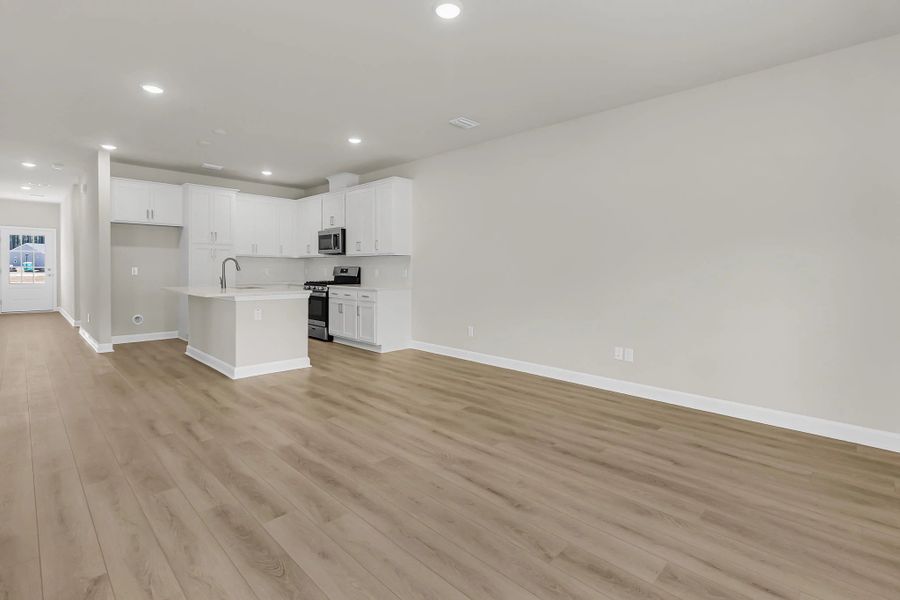 Spacious, unfurnished interior of a new home in Hammock Walk at Nexton, Summerville (Image 13).