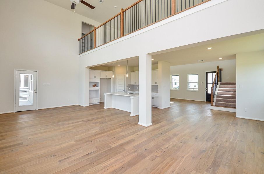 Look at the how the floor plan seamlessly connects all the rooms. Look at the how the floor plan seamlessly connects all the rooms.