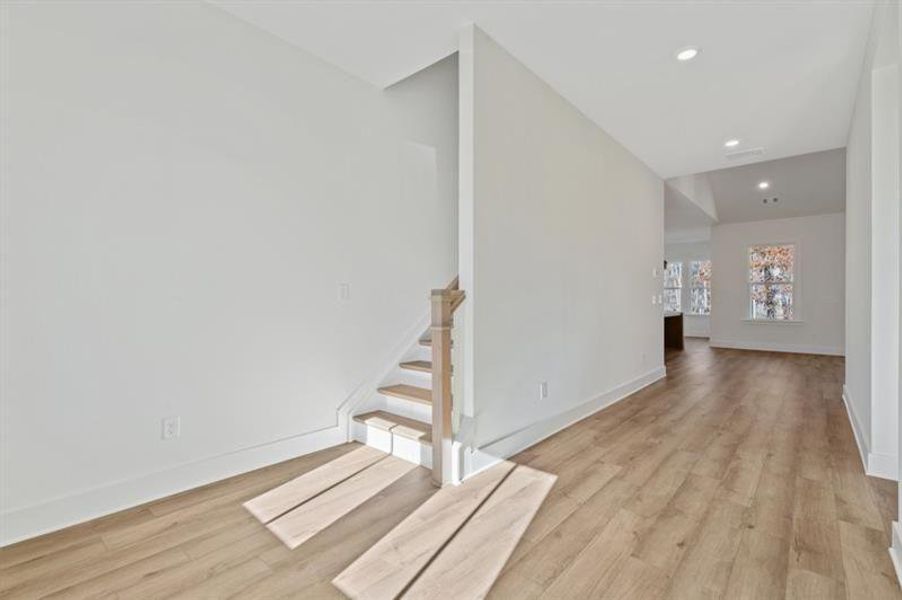 Spacious, unfurnished interior of a new home in , Gainesville (Image 23).