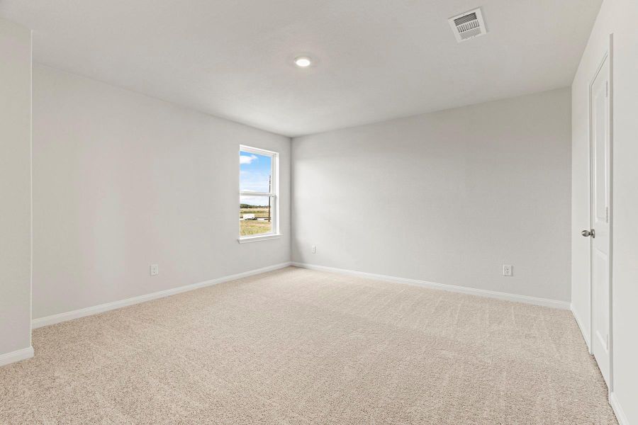 Spacious, unfurnished interior of a new home in , Iowa Colony (Image 12).