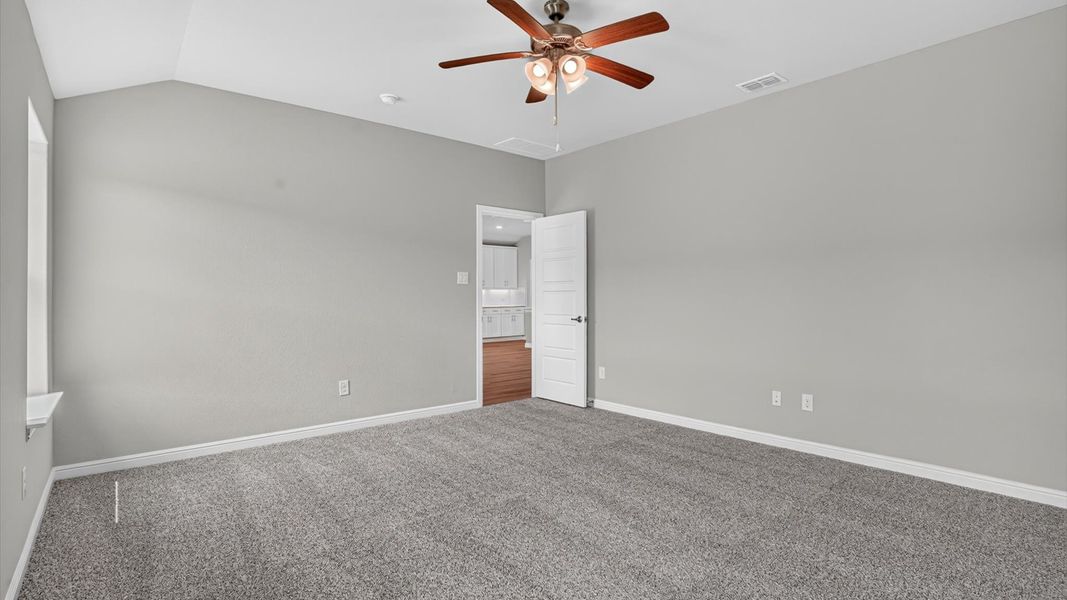 Spacious, unfurnished interior of a new home in Sandstone Estates, Granbury (Image 21).