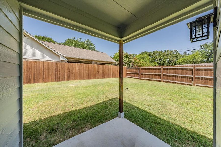 Exterior details and patio area of a home in , Runaway Bay (Image 4).