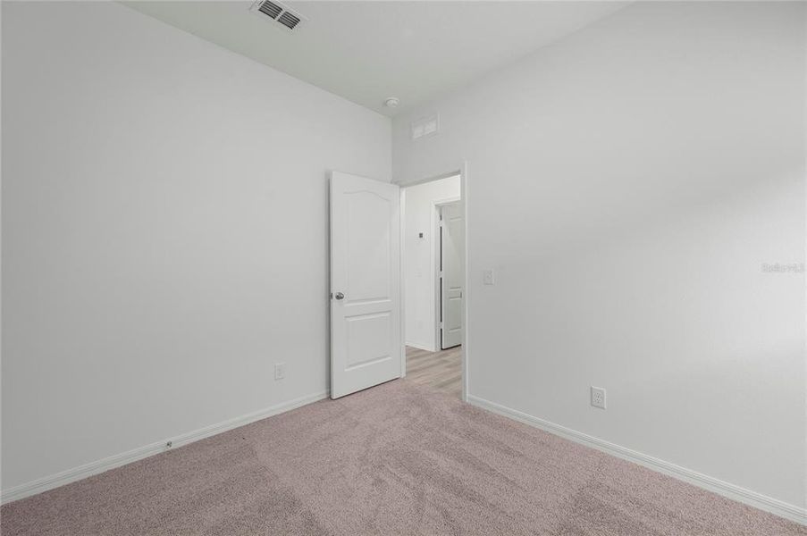 Spacious, unfurnished interior of a new home in Gum Lake Preserve, Lake Alfred (Image 12).