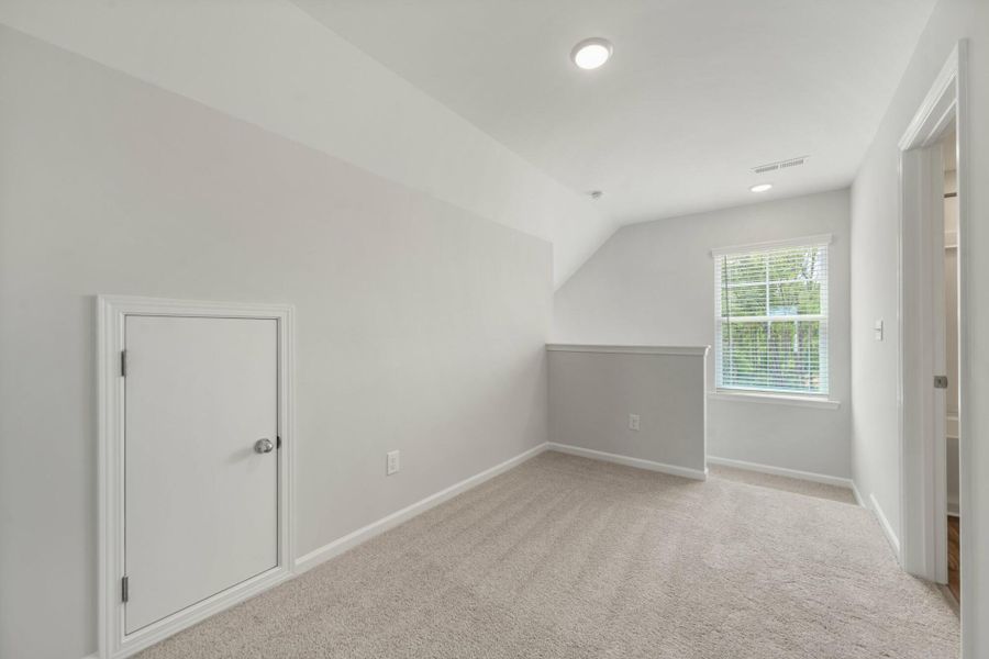 Spacious, unfurnished interior of a new home in Chandler Ridge, McLeansville (Image 29).