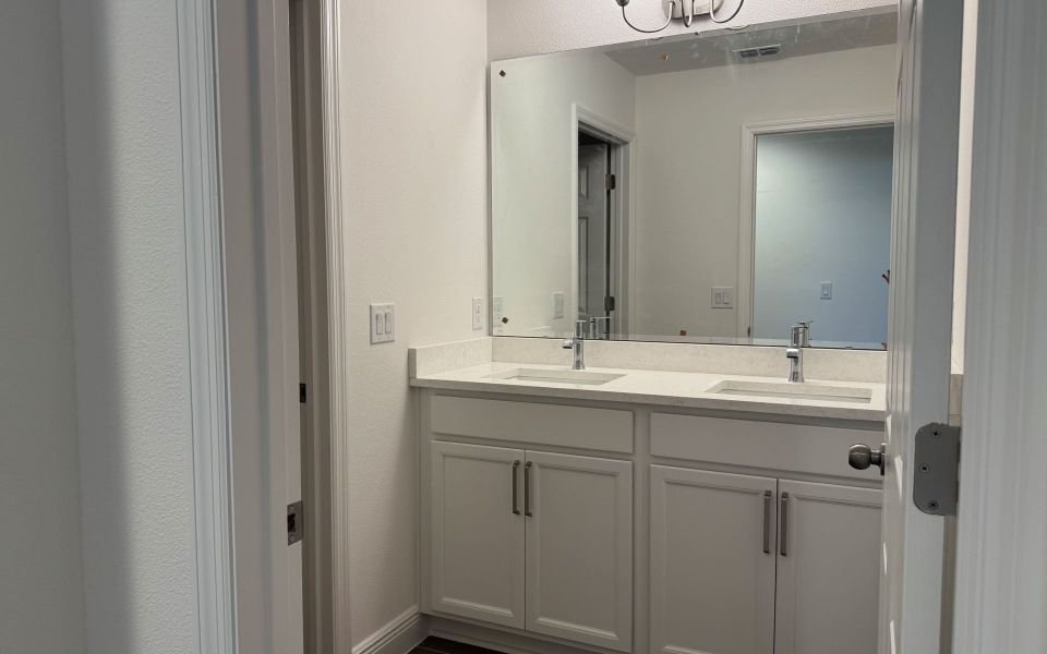 Modern Bathroom with Stylish Fixtures in Central Florida Home