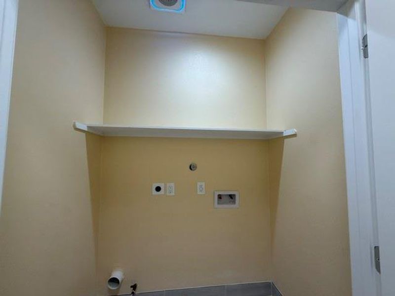 Spacious, unfurnished interior of a new home in , Pasadena (Image 10).