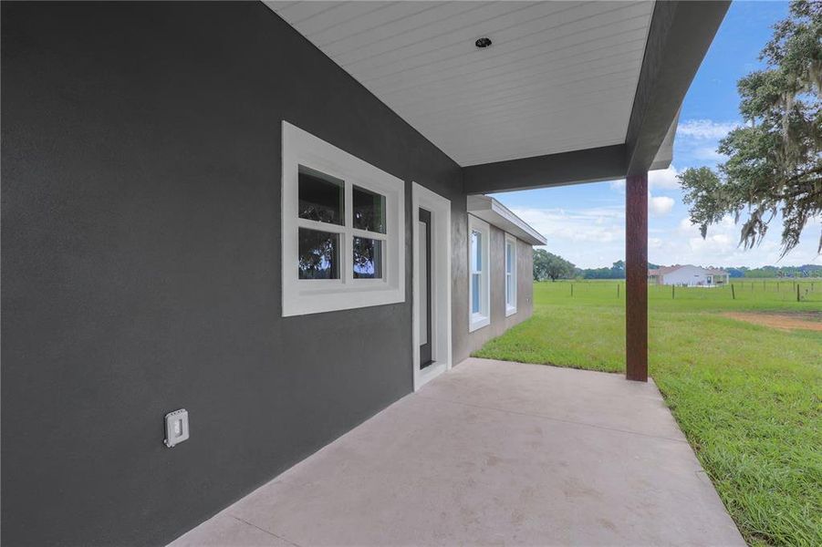 Exterior details and patio area of a home in , Bushnell (Image 24).