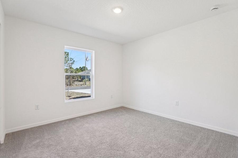 Spacious, unfurnished interior of a new home in Vero Lake Estates, Vero Beach (Image 17).