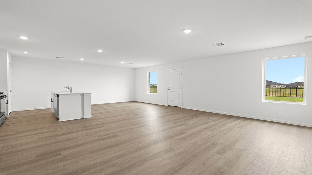 Spacious, unfurnished interior of a new home in Sunterra, Katy (Image 17).