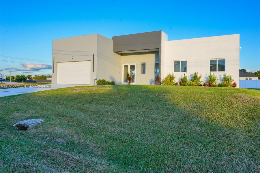 Exterior details and patio area of a home in , Cape Coral (Image 41). Exterior details and patio area of a home in , Cape Coral (Image 41).