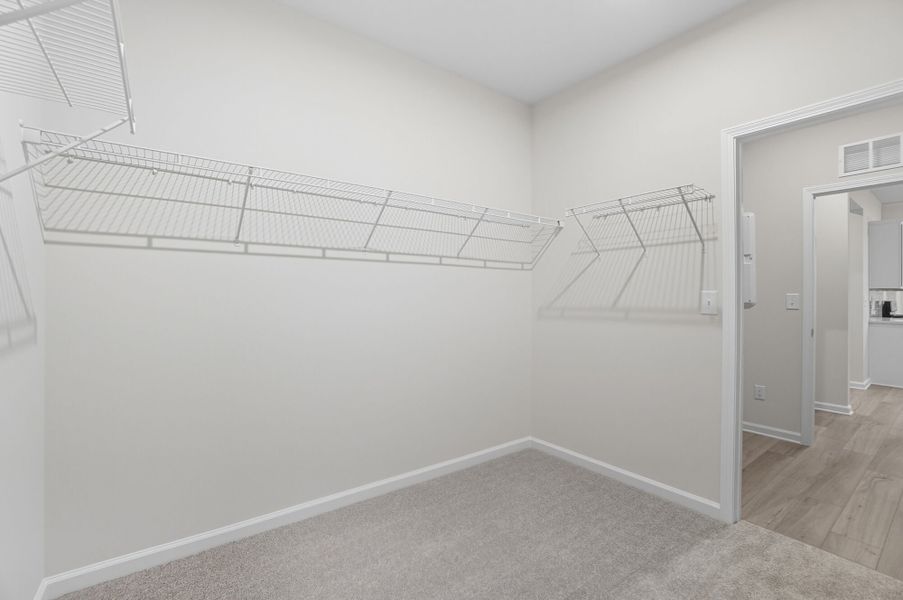 Spacious, unfurnished interior of a new home in Waxhaw Landing, Monroe (Image 19).