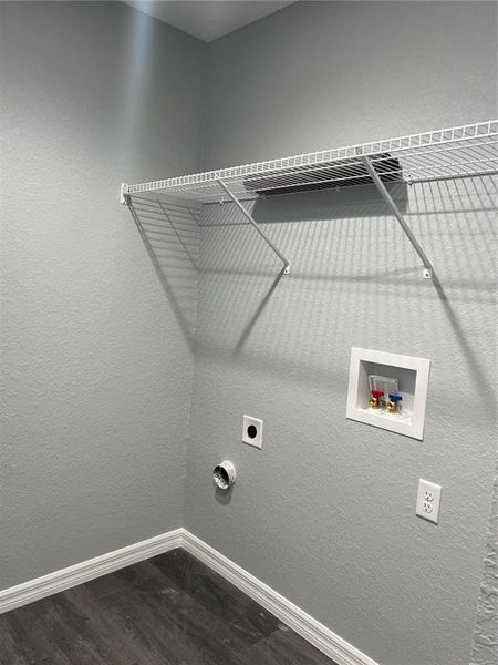 Spacious, unfurnished interior of a new home in , Ocala (Image 9).