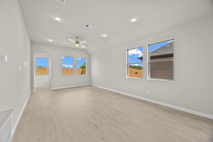 Spacious, unfurnished interior of a new home in Trinity Ranch, Elgin (Image 16). Spacious, unfurnished interior of a new home in Trinity Ranch, Elgin (Image 16).