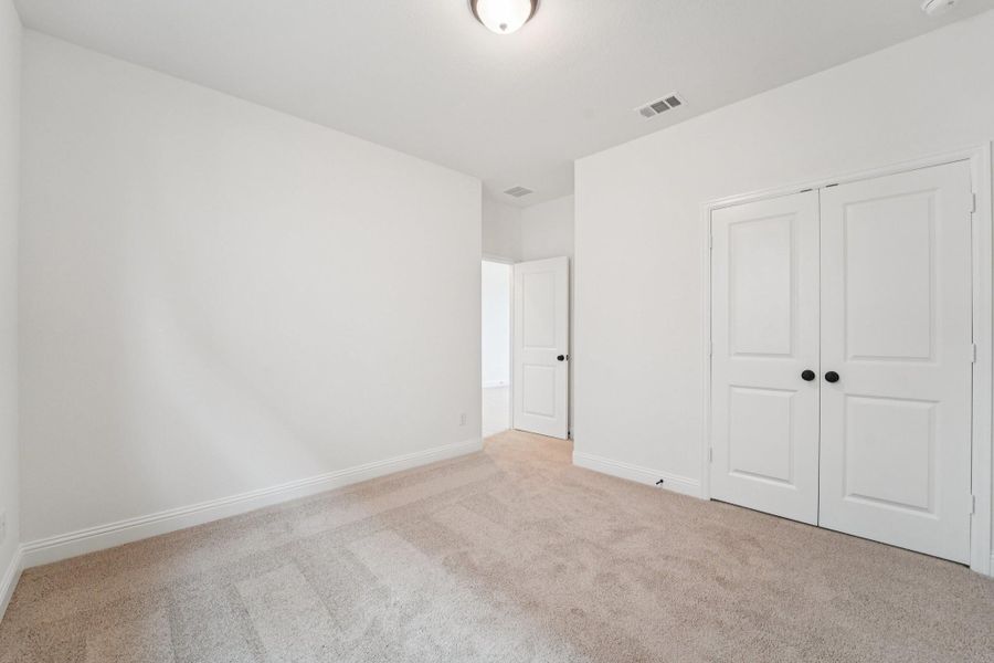 Spacious, unfurnished interior of a new home in Evergreen 40', Conroe (Image 17).