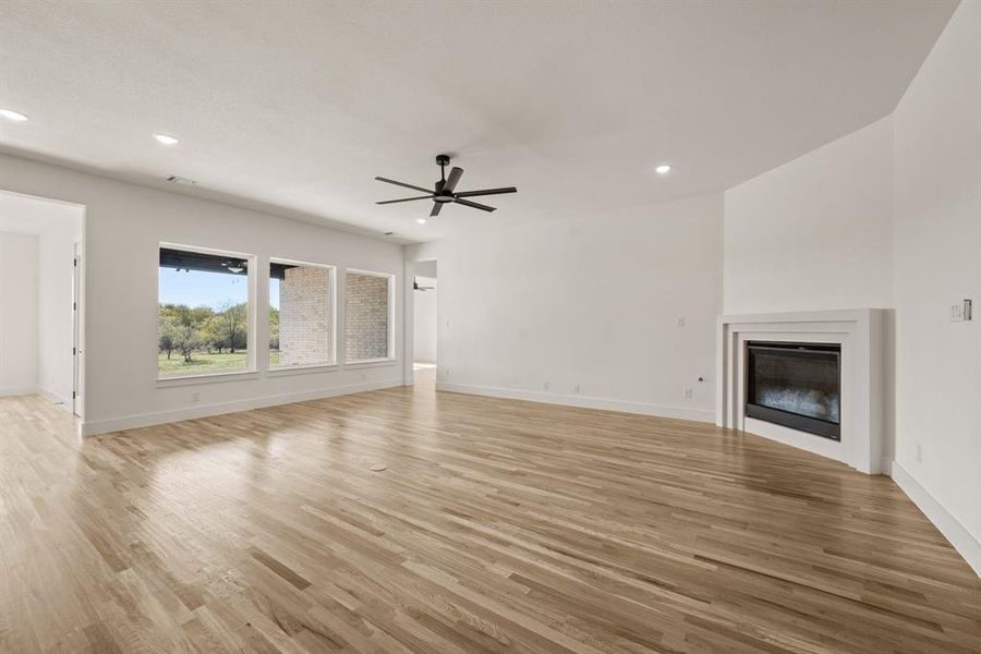 Spacious, unfurnished interior of a new home in Rolling Creek Ranch, Aledo (Image 32).